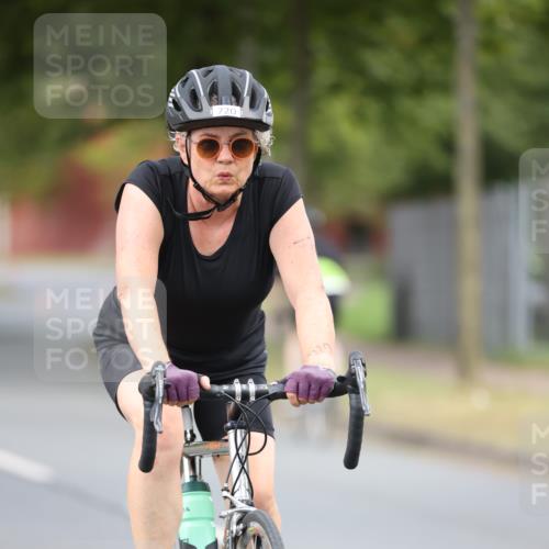 11.08.2024 - GEWOBA Citytriathlon Bremen H.Heesch http://msf.ph/oto/6802492 11.08.2024 13:49:06 Radfahren 720 meine-sportfotos.de