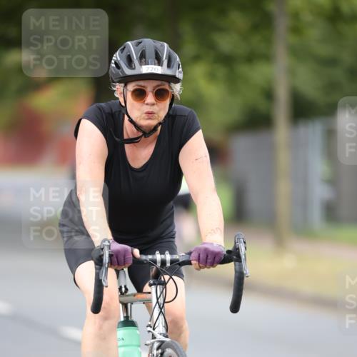 11.08.2024 - GEWOBA Citytriathlon Bremen H.Heesch http://msf.ph/oto/6802494 11.08.2024 13:49:06 Radfahren 720 meine-sportfotos.de
