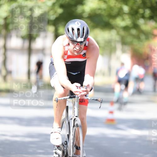 11.08.2024 - GEWOBA Citytriathlon Bremen H.Heesch http://msf.ph/oto/6802495 11.08.2024 12:03:48 Laufen  meine-sportfotos.de
