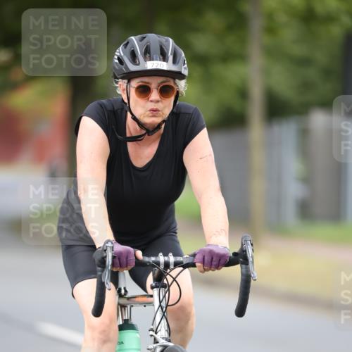 11.08.2024 - GEWOBA Citytriathlon Bremen H.Heesch http://msf.ph/oto/6802496 11.08.2024 13:49:06 Radfahren 720 meine-sportfotos.de