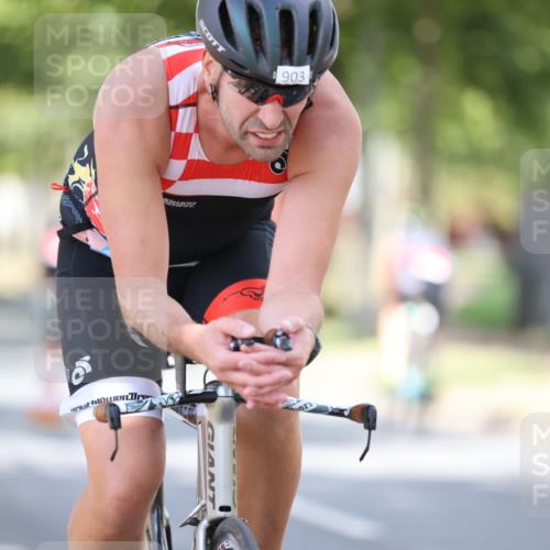 11.08.2024 - GEWOBA Citytriathlon Bremen H.Heesch http://msf.ph/oto/6802513 11.08.2024 12:03:49 Laufen  meine-sportfotos.de
