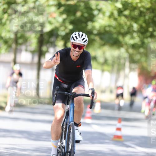 11.08.2024 - GEWOBA Citytriathlon Bremen H.Heesch http://msf.ph/oto/6802547 11.08.2024 12:03:52 Laufen  meine-sportfotos.de