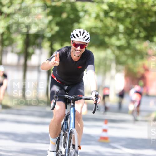 11.08.2024 - GEWOBA Citytriathlon Bremen H.Heesch http://msf.ph/oto/6802553 11.08.2024 12:03:53 Laufen  meine-sportfotos.de