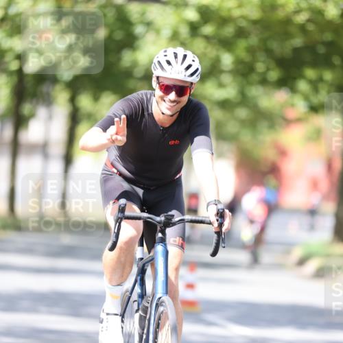 11.08.2024 - GEWOBA Citytriathlon Bremen H.Heesch http://msf.ph/oto/6802558 11.08.2024 12:03:53 Laufen  meine-sportfotos.de