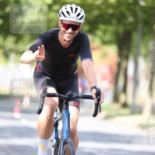 11.08.2024 - GEWOBA Citytriathlon Bremen H.Heesch http://msf.ph/oto/6802566 11.08.2024 12:03:53 Laufen  meine-sportfotos.de