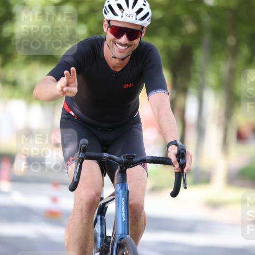 11.08.2024 - GEWOBA Citytriathlon Bremen H.Heesch http://msf.ph/oto/6802570 11.08.2024 12:03:53 Laufen  meine-sportfotos.de