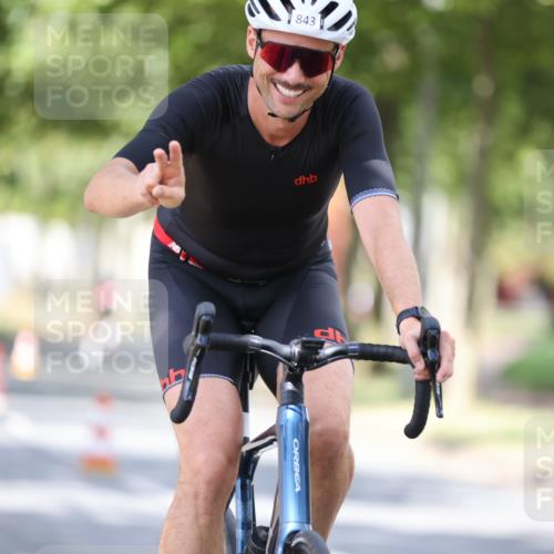 11.08.2024 - GEWOBA Citytriathlon Bremen H.Heesch http://msf.ph/oto/6802572 11.08.2024 12:03:53 Laufen  meine-sportfotos.de
