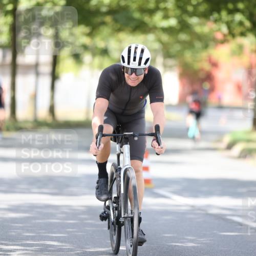 11.08.2024 - GEWOBA Citytriathlon Bremen H.Heesch http://msf.ph/oto/6802631 11.08.2024 12:04:05 Laufen  meine-sportfotos.de