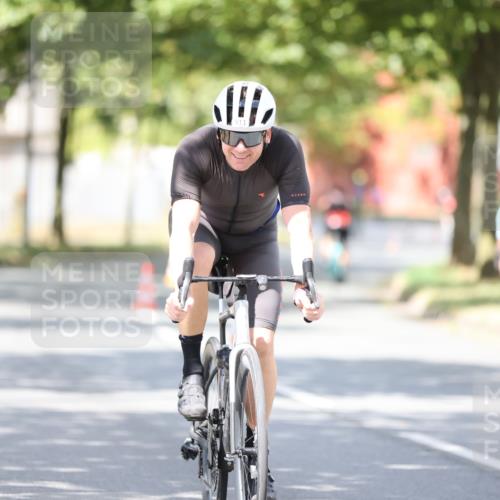 11.08.2024 - GEWOBA Citytriathlon Bremen H.Heesch http://msf.ph/oto/6802635 11.08.2024 12:04:05 Laufen  meine-sportfotos.de