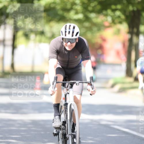 11.08.2024 - GEWOBA Citytriathlon Bremen H.Heesch http://msf.ph/oto/6802637 11.08.2024 12:04:05 Laufen  meine-sportfotos.de