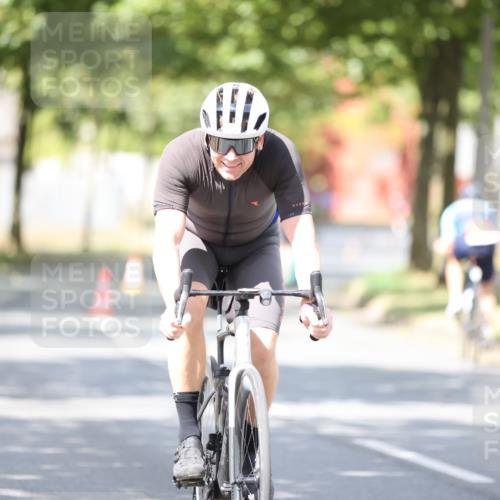 11.08.2024 - GEWOBA Citytriathlon Bremen H.Heesch http://msf.ph/oto/6802639 11.08.2024 12:04:05 Laufen  meine-sportfotos.de