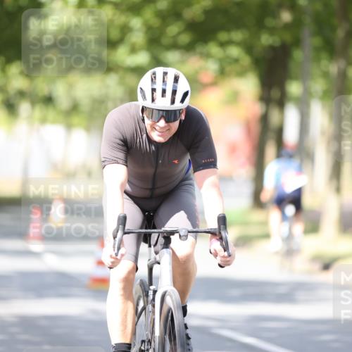 11.08.2024 - GEWOBA Citytriathlon Bremen H.Heesch http://msf.ph/oto/6802643 11.08.2024 12:04:05 Laufen  meine-sportfotos.de