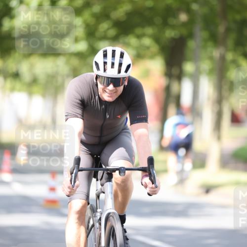 11.08.2024 - GEWOBA Citytriathlon Bremen H.Heesch http://msf.ph/oto/6802645 11.08.2024 12:04:05 Laufen  meine-sportfotos.de