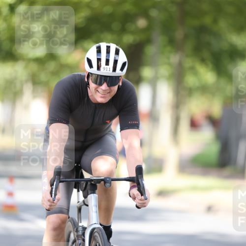 11.08.2024 - GEWOBA Citytriathlon Bremen H.Heesch http://msf.ph/oto/6802649 11.08.2024 12:04:05 Laufen  meine-sportfotos.de