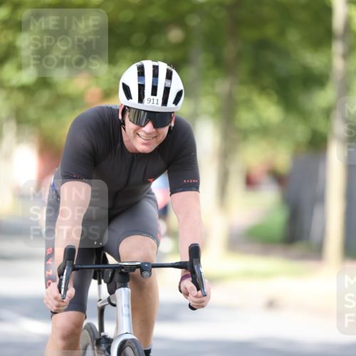 11.08.2024 - GEWOBA Citytriathlon Bremen H.Heesch http://msf.ph/oto/6802651 11.08.2024 12:04:05 Laufen  meine-sportfotos.de
