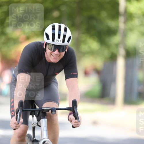 11.08.2024 - GEWOBA Citytriathlon Bremen H.Heesch http://msf.ph/oto/6802653 11.08.2024 12:04:05 Laufen  meine-sportfotos.de