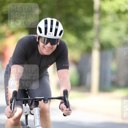 11.08.2024 - GEWOBA Citytriathlon Bremen H.Heesch http://msf.ph/oto/6802655 11.08.2024 12:04:05 Laufen  meine-sportfotos.de