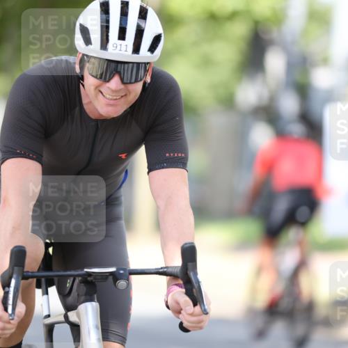 11.08.2024 - GEWOBA Citytriathlon Bremen H.Heesch http://msf.ph/oto/6802661 11.08.2024 12:04:05 Laufen  meine-sportfotos.de