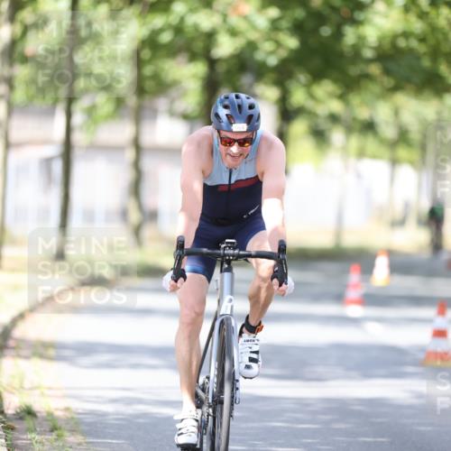 11.08.2024 - GEWOBA Citytriathlon Bremen H.Heesch http://msf.ph/oto/6802670 11.08.2024 12:04:09 Laufen  meine-sportfotos.de