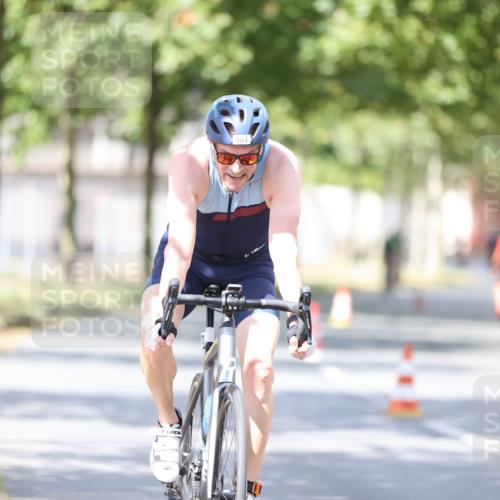 11.08.2024 - GEWOBA Citytriathlon Bremen H.Heesch http://msf.ph/oto/6802680 11.08.2024 12:04:09 Laufen  meine-sportfotos.de