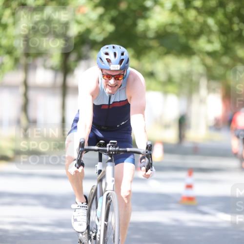 11.08.2024 - GEWOBA Citytriathlon Bremen H.Heesch http://msf.ph/oto/6802682 11.08.2024 12:04:09 Laufen  meine-sportfotos.de