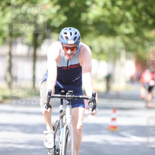 11.08.2024 - GEWOBA Citytriathlon Bremen H.Heesch http://msf.ph/oto/6802684 11.08.2024 12:04:09 Laufen  meine-sportfotos.de
