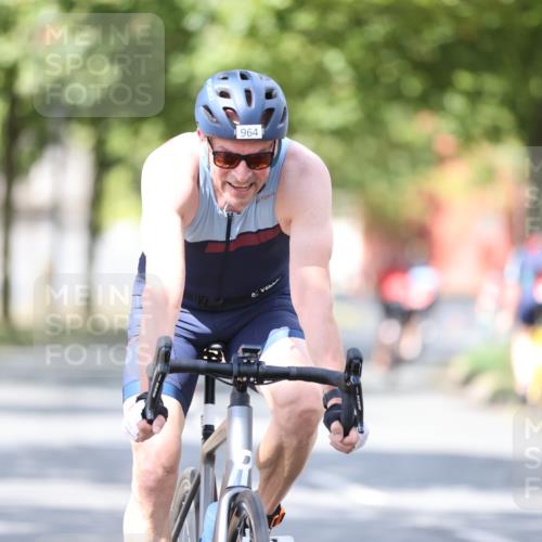 11.08.2024 - GEWOBA Citytriathlon Bremen H.Heesch http://msf.ph/oto/6802694 11.08.2024 12:04:09 Laufen  meine-sportfotos.de
