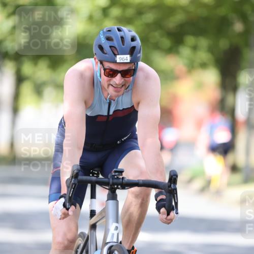 11.08.2024 - GEWOBA Citytriathlon Bremen H.Heesch http://msf.ph/oto/6802698 11.08.2024 12:04:09 Laufen  meine-sportfotos.de