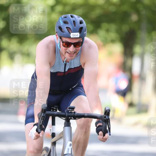 11.08.2024 - GEWOBA Citytriathlon Bremen H.Heesch http://msf.ph/oto/6802700 11.08.2024 12:04:09 Laufen  meine-sportfotos.de