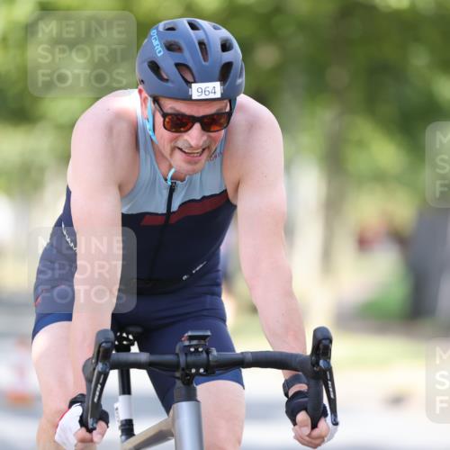 11.08.2024 - GEWOBA Citytriathlon Bremen H.Heesch http://msf.ph/oto/6802706 11.08.2024 12:04:10 Laufen  meine-sportfotos.de