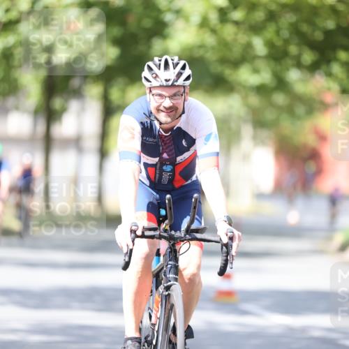 11.08.2024 - GEWOBA Citytriathlon Bremen H.Heesch http://msf.ph/oto/6802781 11.08.2024 12:04:20 Laufen  meine-sportfotos.de