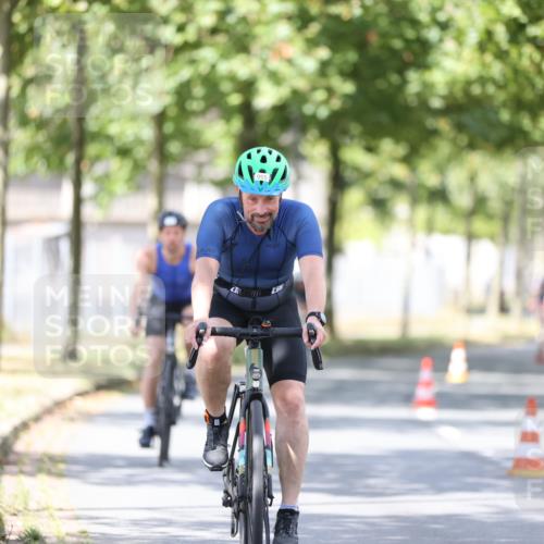 11.08.2024 - GEWOBA Citytriathlon Bremen H.Heesch http://msf.ph/oto/6802808 11.08.2024 12:04:23 Laufen  meine-sportfotos.de