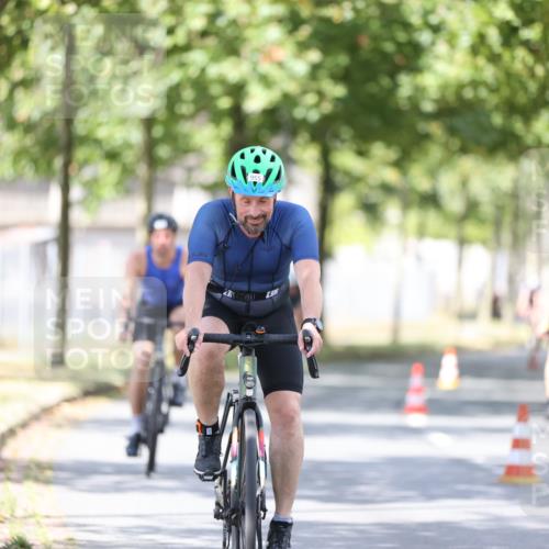 11.08.2024 - GEWOBA Citytriathlon Bremen H.Heesch http://msf.ph/oto/6802810 11.08.2024 12:04:23 Laufen  meine-sportfotos.de