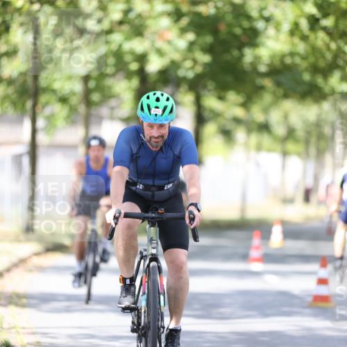 11.08.2024 - GEWOBA Citytriathlon Bremen H.Heesch http://msf.ph/oto/6802812 11.08.2024 12:04:23 Laufen  meine-sportfotos.de