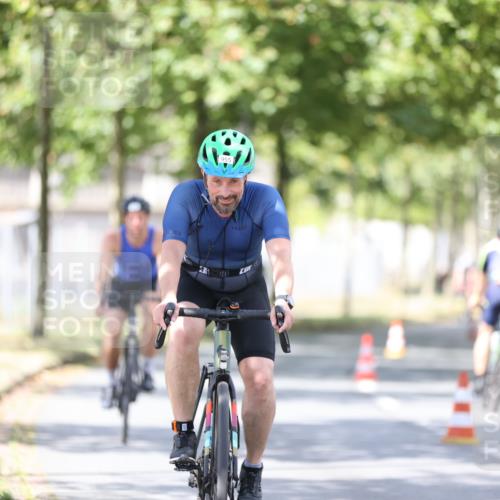 11.08.2024 - GEWOBA Citytriathlon Bremen H.Heesch http://msf.ph/oto/6802814 11.08.2024 12:04:23 Laufen  meine-sportfotos.de