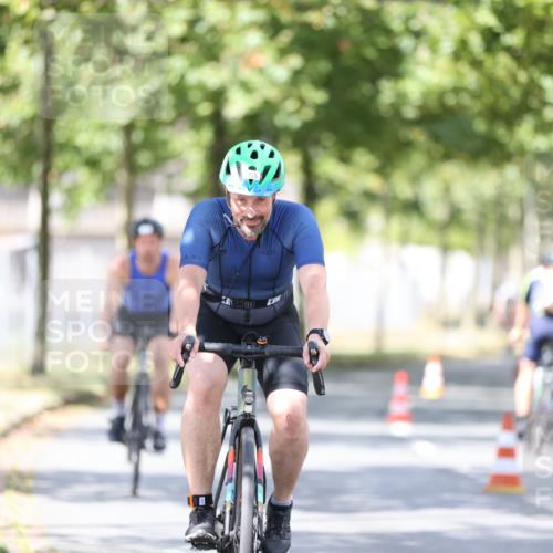 11.08.2024 - GEWOBA Citytriathlon Bremen H.Heesch http://msf.ph/oto/6802816 11.08.2024 12:04:23 Laufen  meine-sportfotos.de