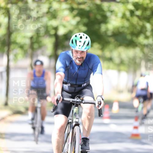 11.08.2024 - GEWOBA Citytriathlon Bremen H.Heesch http://msf.ph/oto/6802826 11.08.2024 12:04:23 Laufen  meine-sportfotos.de