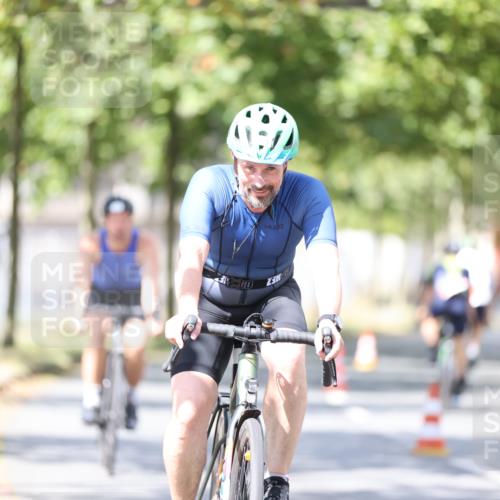 11.08.2024 - GEWOBA Citytriathlon Bremen H.Heesch http://msf.ph/oto/6802828 11.08.2024 12:04:24 Laufen  meine-sportfotos.de