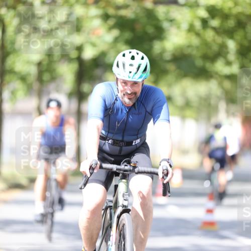 11.08.2024 - GEWOBA Citytriathlon Bremen H.Heesch http://msf.ph/oto/6802830 11.08.2024 12:04:24 Laufen  meine-sportfotos.de