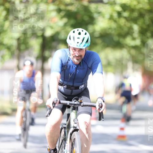 11.08.2024 - GEWOBA Citytriathlon Bremen H.Heesch http://msf.ph/oto/6802832 11.08.2024 12:04:24 Laufen  meine-sportfotos.de