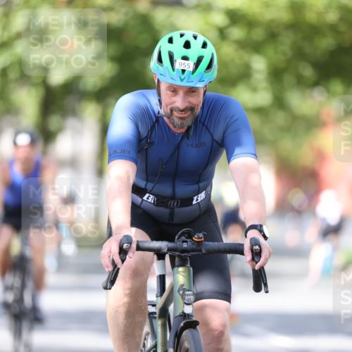 11.08.2024 - GEWOBA Citytriathlon Bremen H.Heesch http://msf.ph/oto/6802842 11.08.2024 12:04:24 Laufen  meine-sportfotos.de