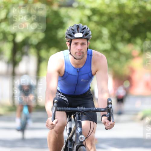 11.08.2024 - GEWOBA Citytriathlon Bremen H.Heesch http://msf.ph/oto/6802850 11.08.2024 12:04:25 Laufen  meine-sportfotos.de