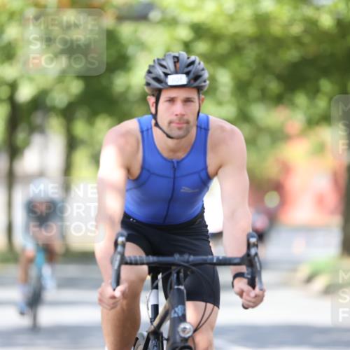 11.08.2024 - GEWOBA Citytriathlon Bremen H.Heesch http://msf.ph/oto/6802852 11.08.2024 12:04:25 Laufen  meine-sportfotos.de