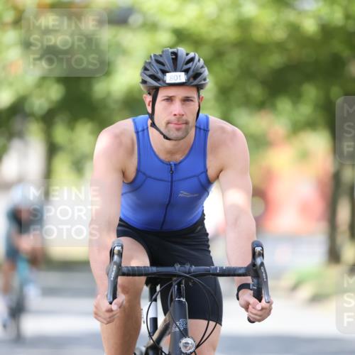 11.08.2024 - GEWOBA Citytriathlon Bremen H.Heesch http://msf.ph/oto/6802854 11.08.2024 12:04:25 Laufen  meine-sportfotos.de