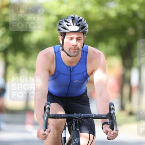 11.08.2024 - GEWOBA Citytriathlon Bremen H.Heesch http://msf.ph/oto/6802858 11.08.2024 12:04:25 Laufen  meine-sportfotos.de