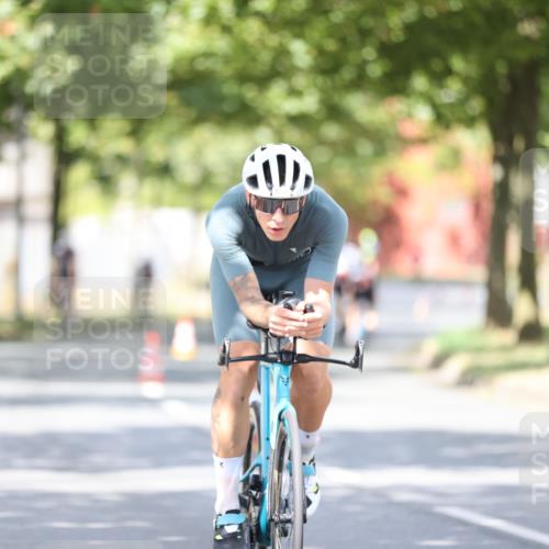 11.08.2024 - GEWOBA Citytriathlon Bremen H.Heesch http://msf.ph/oto/6802866 11.08.2024 12:04:27 Laufen  meine-sportfotos.de