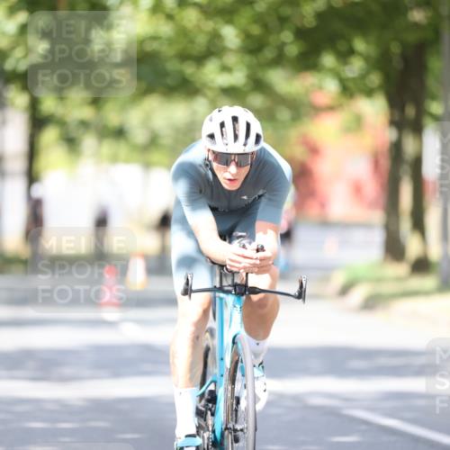 11.08.2024 - GEWOBA Citytriathlon Bremen H.Heesch http://msf.ph/oto/6802868 11.08.2024 12:04:27 Laufen  meine-sportfotos.de