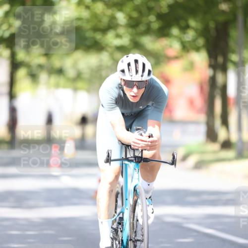 11.08.2024 - GEWOBA Citytriathlon Bremen H.Heesch http://msf.ph/oto/6802870 11.08.2024 12:04:27 Laufen  meine-sportfotos.de