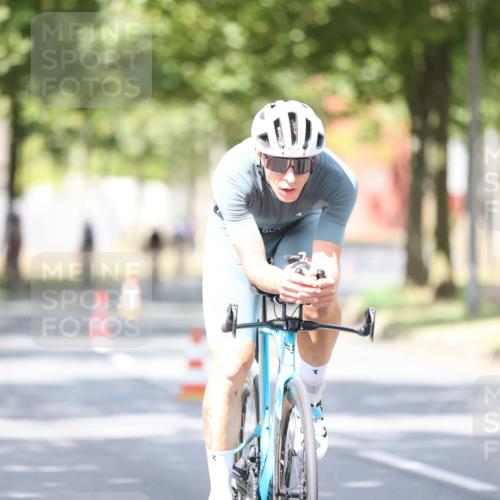 11.08.2024 - GEWOBA Citytriathlon Bremen H.Heesch http://msf.ph/oto/6802872 11.08.2024 12:04:27 Laufen  meine-sportfotos.de