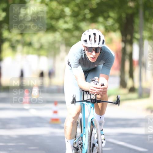 11.08.2024 - GEWOBA Citytriathlon Bremen H.Heesch http://msf.ph/oto/6802874 11.08.2024 12:04:27 Laufen  meine-sportfotos.de